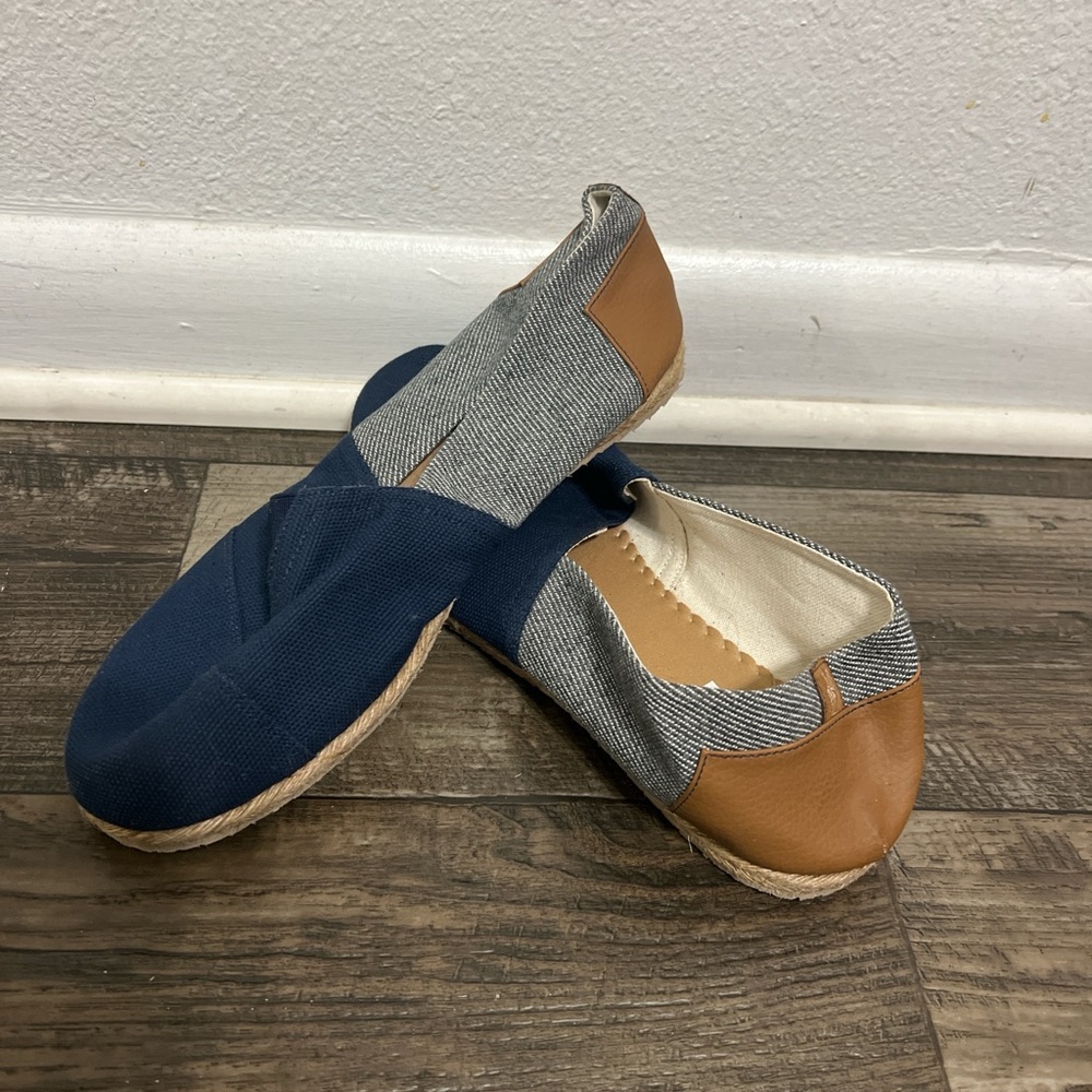 Stylish Navy and Tan Women's Slippers